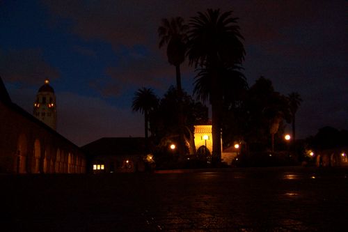 Stanford Campus at Night (palo-alto_100_8061.jpg) wird geladen. Eindrucksvolle Fotos von der Westküste Amerikas erwarten Sie.